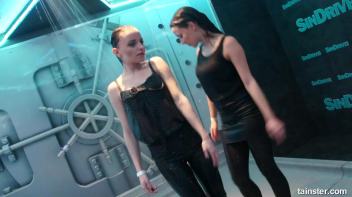 Sexy amateur chicks own the wet dancefloor Screencap 22 on www.sinx.com