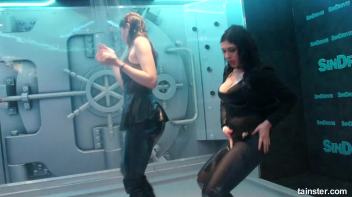 Sexy amateur chicks own the wet dancefloor Screencap 63 on www.sinx.com
