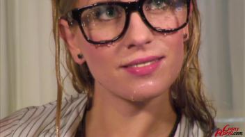 A Very Wet And Live Leony Screencap 97 on www.sinx.com