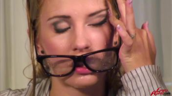 A Very Wet And Live Leony Screencap 98 on www.sinx.com