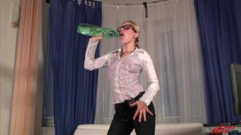 A Very Wet And Live Leony Screencap 20 on www.sinx.com