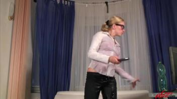 A Very Wet And Live Leony Screencap 22 on www.sinx.com