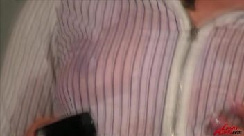 A Very Wet And Live Leony Screencap 24 on www.sinx.com