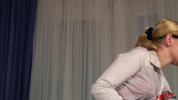 A Very Wet And Live Leony Screencap 26 on www.sinx.com