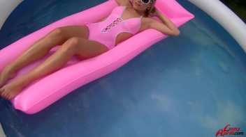 Pefect In Pink Cum Guzzler Screencap 9 on www.sinx.com