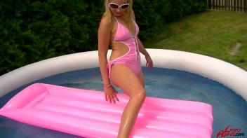 Pefect In Pink Cum Guzzler Screencap 4 on www.sinx.com