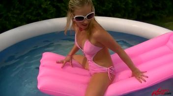 Pefect In Pink Cum Guzzler Screencap 6 on www.sinx.com