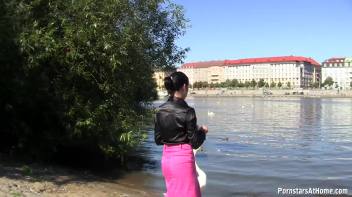 Juicy And Proud Of It! Screencap 9 on www.sinx.com