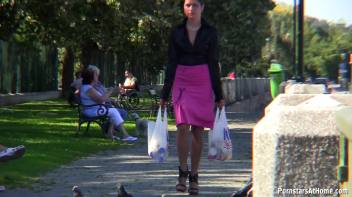 Juicy And Proud Of It! Screencap 1 on www.sinx.com