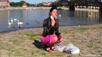 Juicy And Proud Of It! Screencap 15 on www.sinx.com