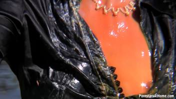 Juicy And Proud Of It! Screencap 36 on www.sinx.com