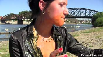 Juicy And Proud Of It! Screencap 39 on www.sinx.com