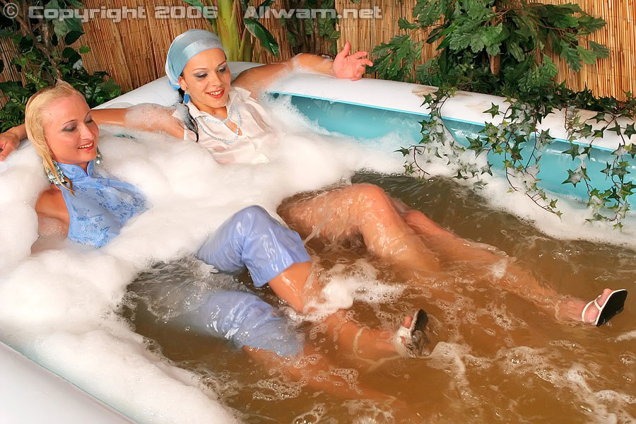 Inflatable Pool Wetlook Fun on www.sinx.com