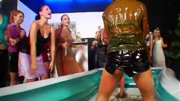 Catfight Oil Fight! Screencap 28 on www.sinx.com