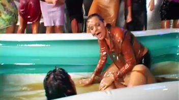 Catfight Oil Fight! Screencap 34 on www.sinx.com