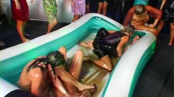 Catfight Oil Fight! Screencap 83 on www.sinx.com