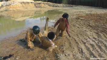 Muddy Catfight Leaves Stable Girls Wet And Messy Screencap 64 on www.sinx.com