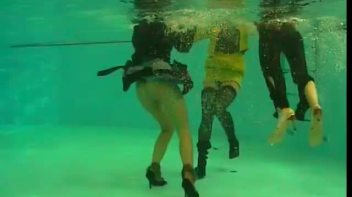 Wet Kitties Screencap 82 on www.sinx.com