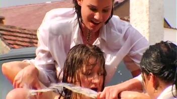 Summer Sponge Fight! Screencap 77 on www.sinx.com