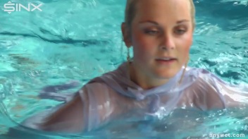 Underwater Frolicks For Sexy Best Friends Screencap 67 on www.sinx.com