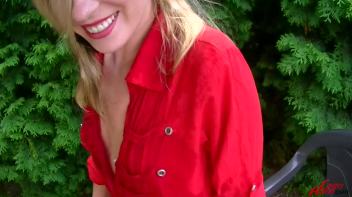 Creaming Leony's Sweet Feet Screencap 89 on www.sinx.com