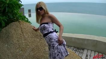 Leony's Vacation Wetlook Play Screencap 2 on www.sinx.com