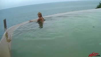 Leony's Vacation Wetlook Play Screencap 64 on www.sinx.com