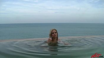 Leony's Vacation Wetlook Play Screencap 74 on www.sinx.com