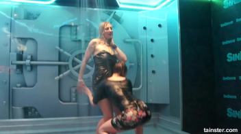 Hot ladies are getting soaking wet Screencap 55 on www.sinx.com