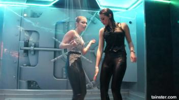 Hot ladies are getting soaking wet Screencap 77 on www.sinx.com