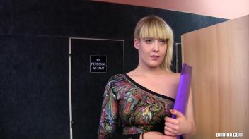 Bisexual tension on the work floor Screencap 16 on www.sinx.com