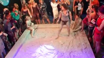 Anita Queen vs. Katy Screencap 34 on www.sinx.com