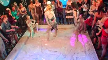 Anita Queen vs. Katy Screencap 37 on www.sinx.com