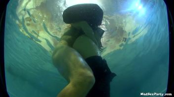 Cougar Crew P2 Screencap 52 on www.sinx.com