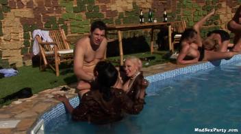 Private Pool Vol. 4 P3 Screencap 8 on www.sinx.com