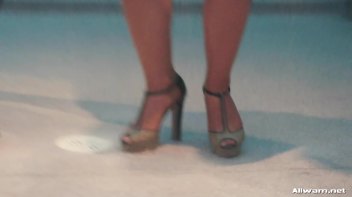 Wet 'n Wild Screencap 4 on www.sinx.com