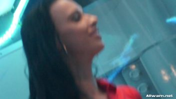 Wet 'n Wild Screencap 8 on www.sinx.com