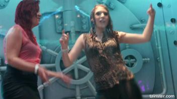 The best place for girls to get wet Screencap 67 on www.sinx.com