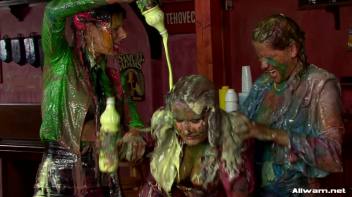 Smoothie Shop WAM Catfight Screencap 90 on www.sinx.com