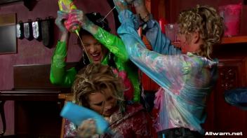 Smoothie Shop WAM Catfight Screencap 44 on www.sinx.com