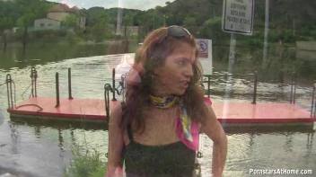Sucking On The Dock Of The Bay Screencap 11 on www.sinx.com