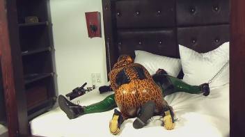 Latexgelüste 1 Screencap 36 on www.sinx.com