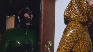 Latexgelüste 1 Screencap 1 on www.sinx.com