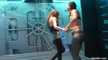 Wet amateur girls go berzerk Screencap 1 on www.sinx.com