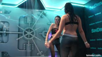 Wet amateur girls go berzerk Screencap 10 on www.sinx.com