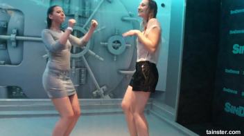 Wet amateur girls go berzerk Screencap 31 on www.sinx.com