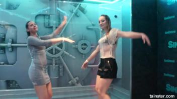 Wet amateur girls go berzerk Screencap 32 on www.sinx.com