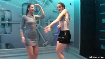 Wet amateur girls go berzerk Screencap 35 on www.sinx.com