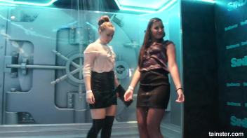 Wet amateur girls go berzerk Screencap 42 on www.sinx.com