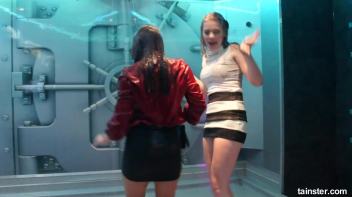 Wet amateur girls go berzerk Screencap 59 on www.sinx.com